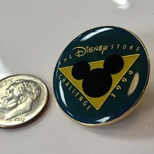 ❤️Disney Store Cast Member Exclusive Enamel Pin😘